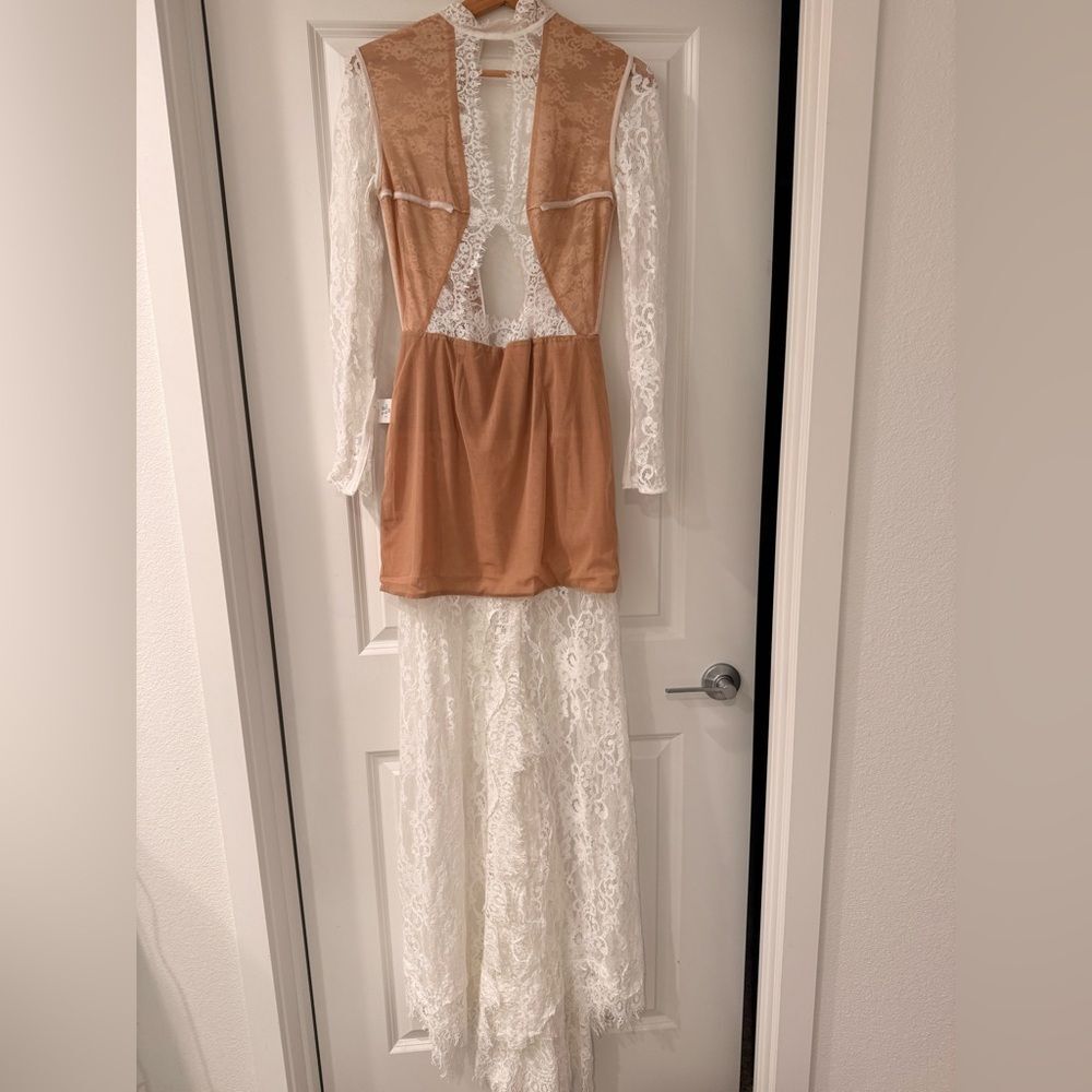NEW BRONX AND BANCO Eleanor Long Sleeve High Slit White Lace Wedding Gown - Picture 14 of 16